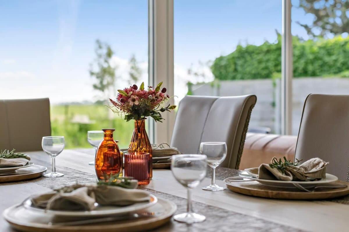 Huswell - Bungalow With Garden At 5 Minutes From The Beach Villa De Haan Exterior photo